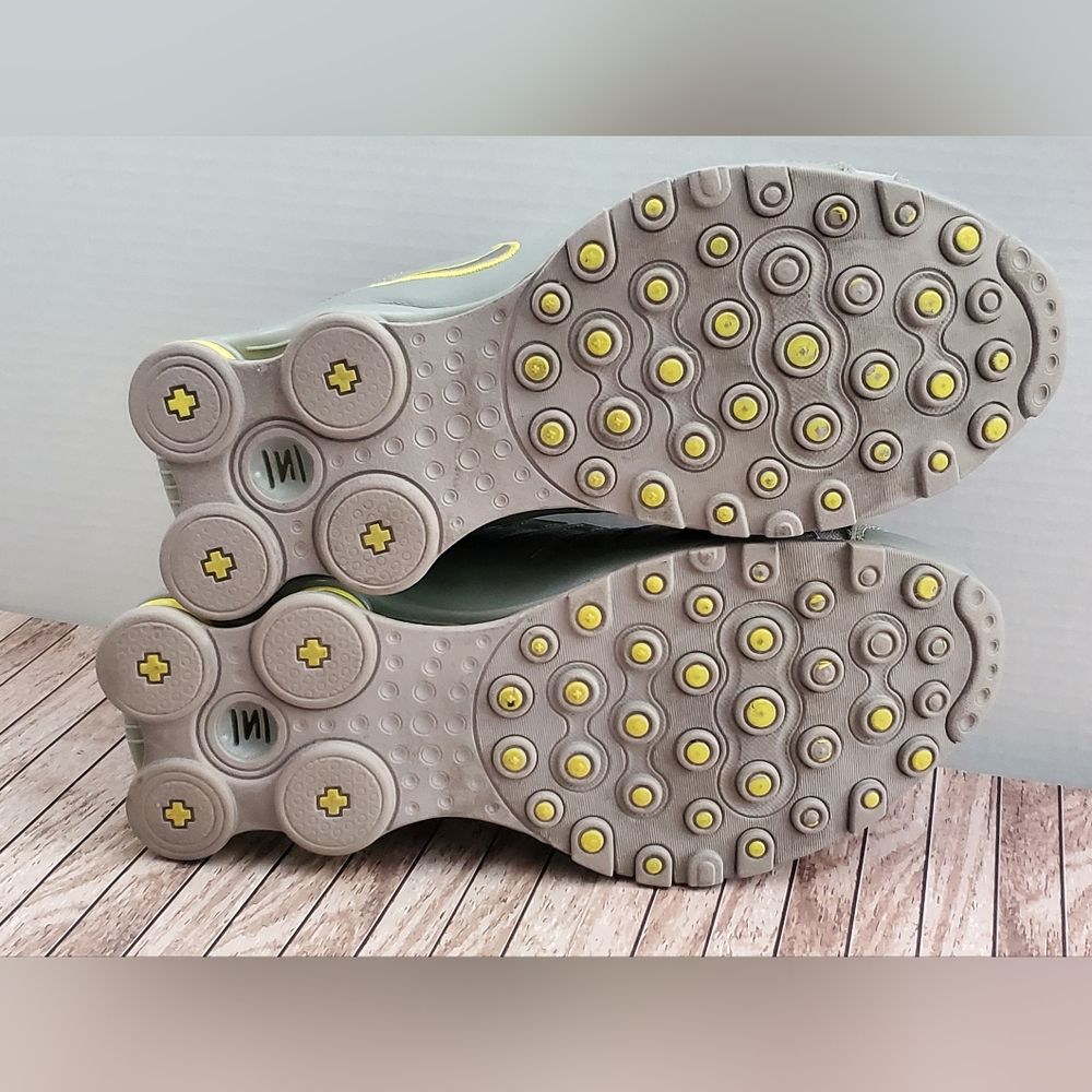 Women's Size 10 Nike Shox Grey And Yellow Athletic Shoes - Picture 6 of 9